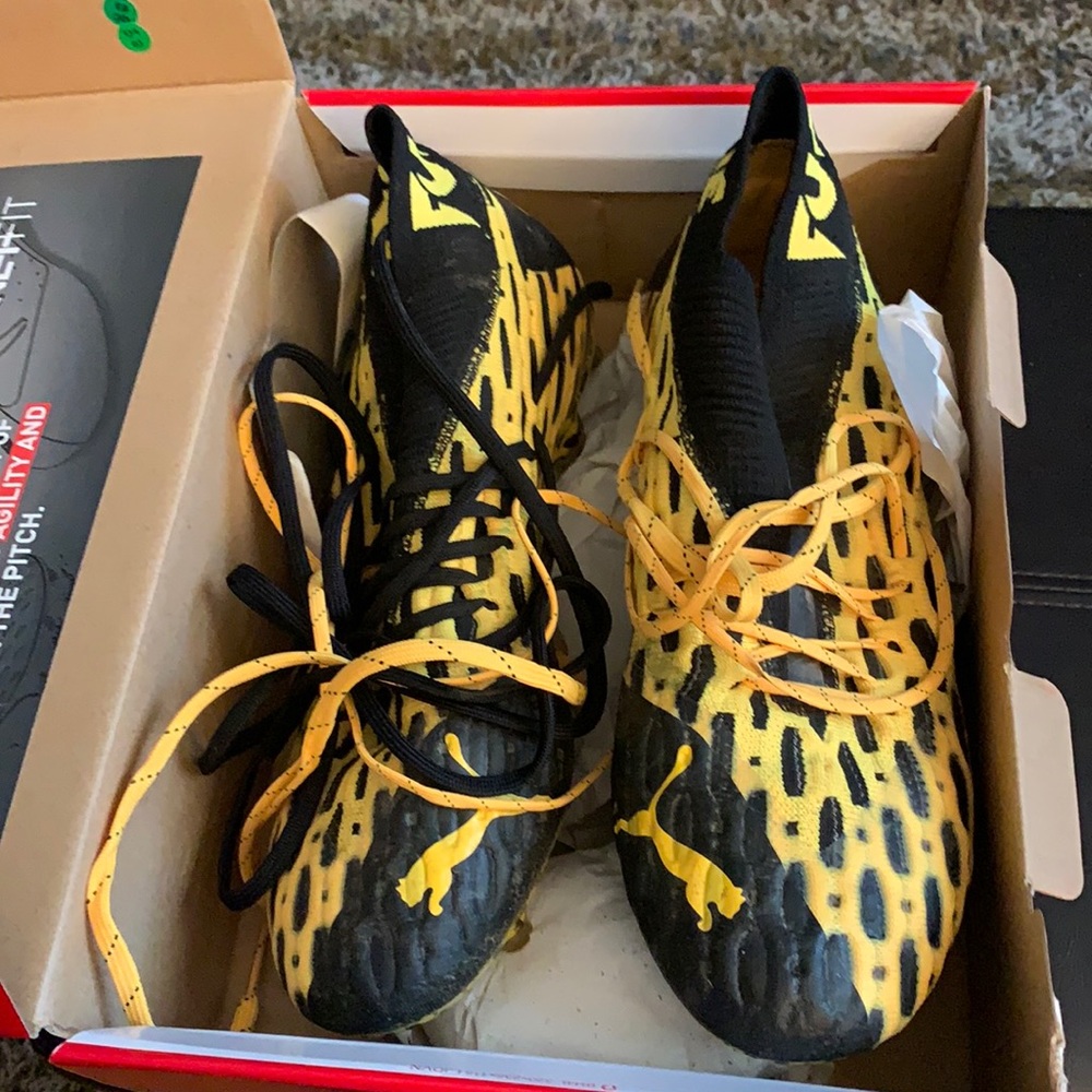 Soccer cleats